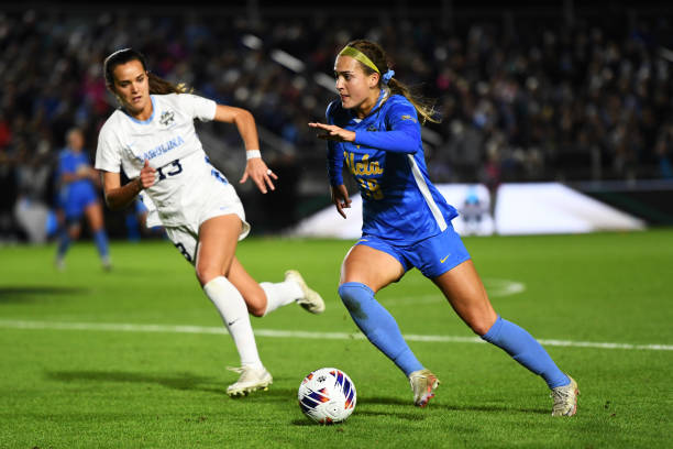 首位女性主 首位女性主