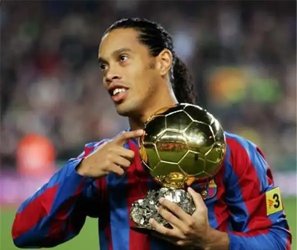 记者:若巴萨西甲夺冠,俱乐部将举办盛大的庆祝活动.