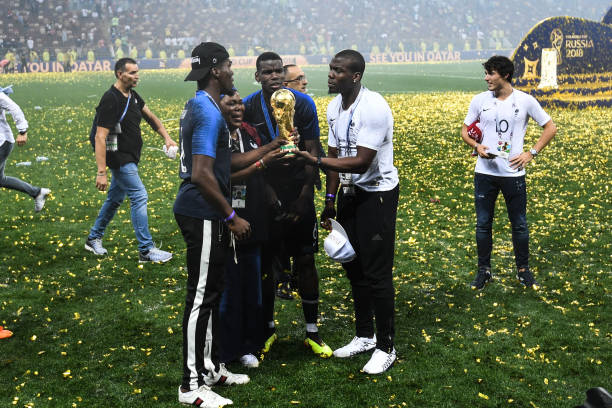 吸引来自其 吸引来自其