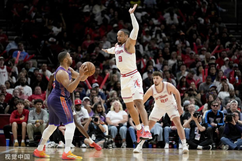 法媒:拜仁、热刺、利物浦均有意莱比锡后卫卢克巴.